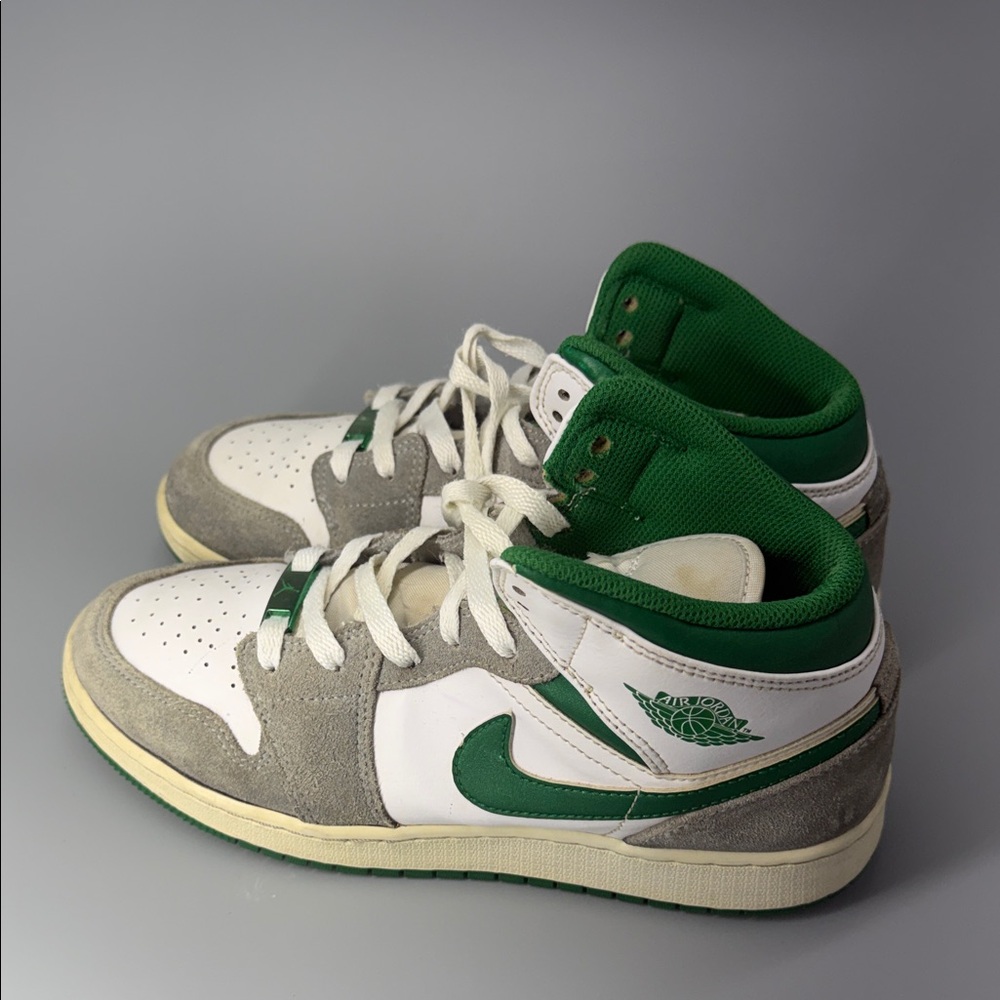 Air Jordan 1 SE Mid‎ Grey Pine Green Size 6.5Y